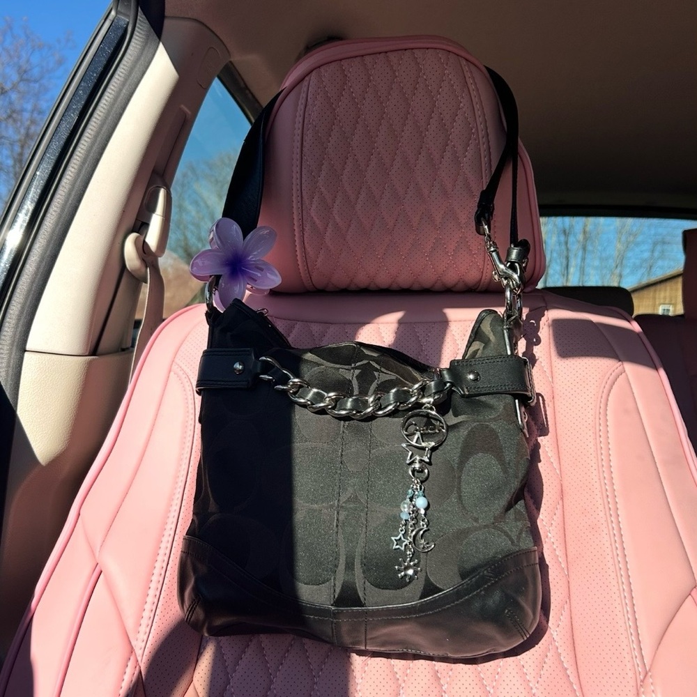 Coach Black Shoulder Bag chained - Picture 4 of 9